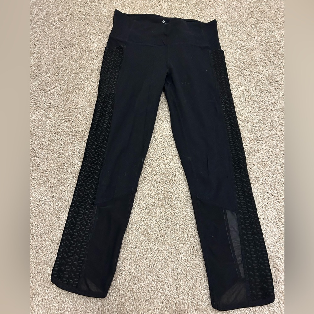 Athleta Black Capri Leggings Stash Pocket Textured Side Mesh Size Small